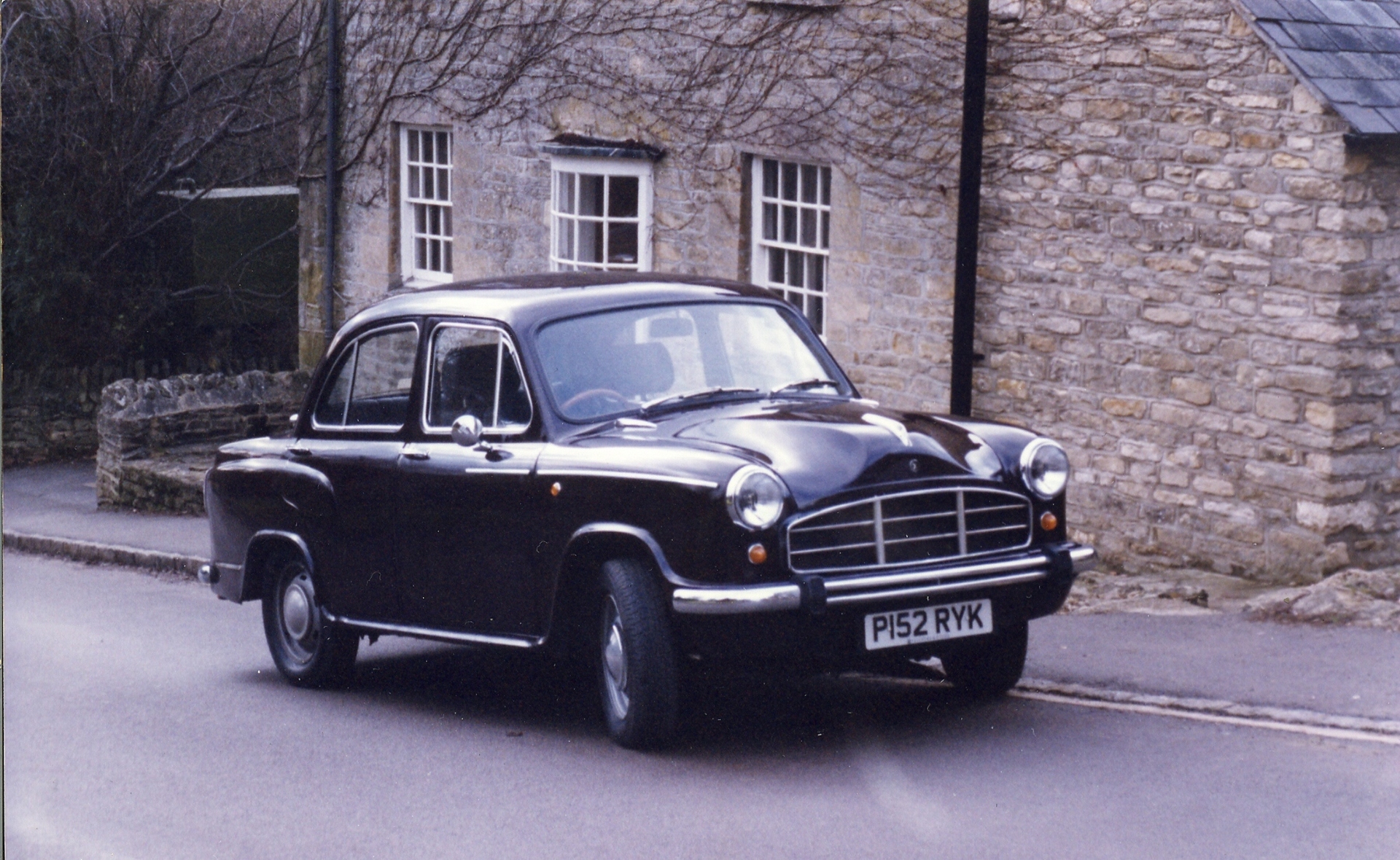 HM Ambassador - Black Exterior - Front Side Quarter - Street Side