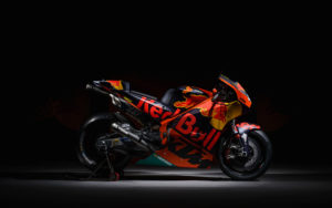 Pol Espargaro KTM RC16 2017 - Side - Dim Lights