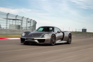 Porsche 918 Spyder - Silver Exterior - Front Side Quarter - Dynamic