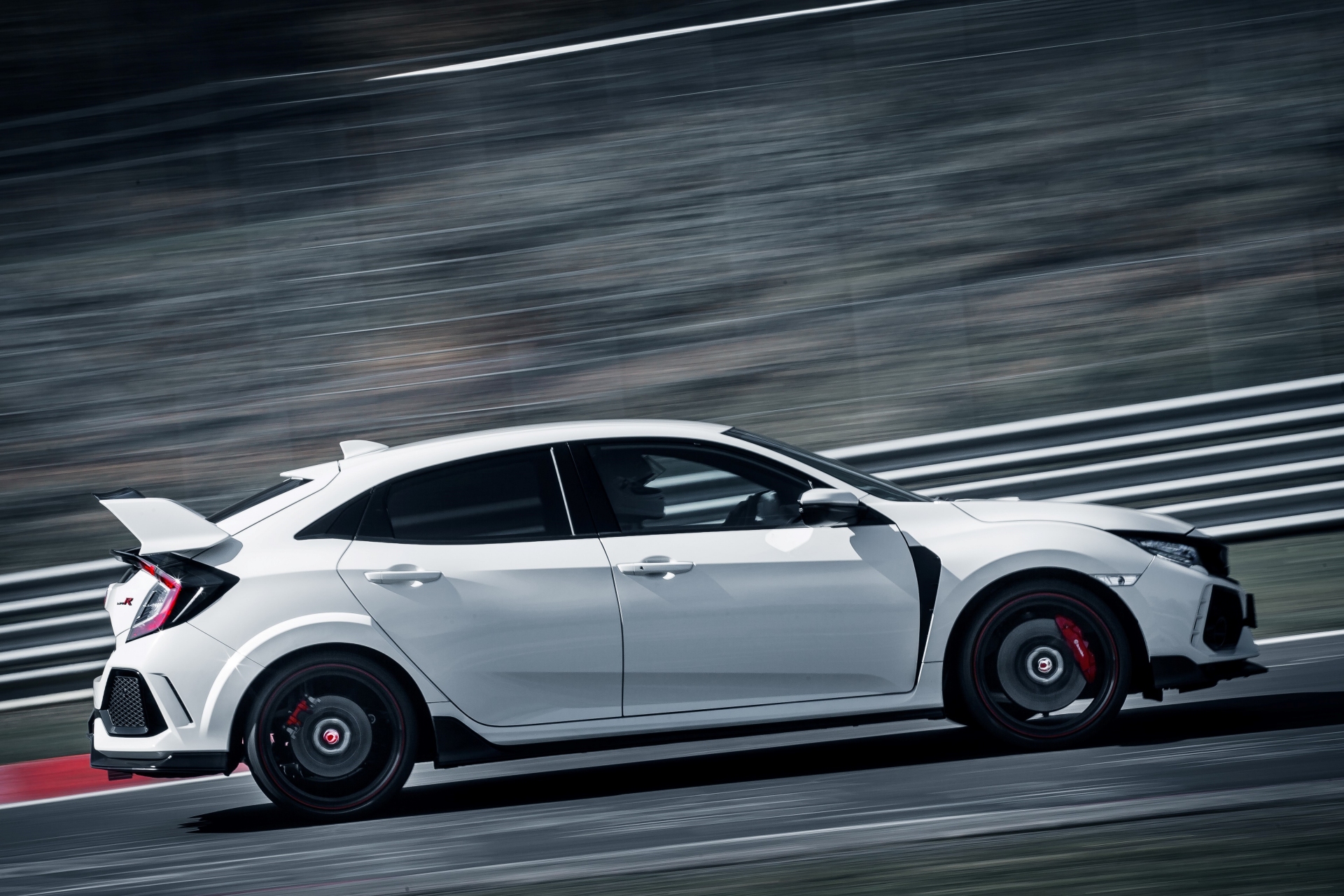 2017 Honda Civic Type R – White Exterior – Side Quarter – Dynamic – Nurburing Lap Record