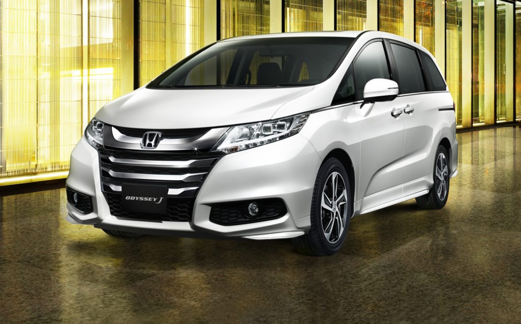 2017 Honda Odyssey J - White Exterior - Front Side Quarter