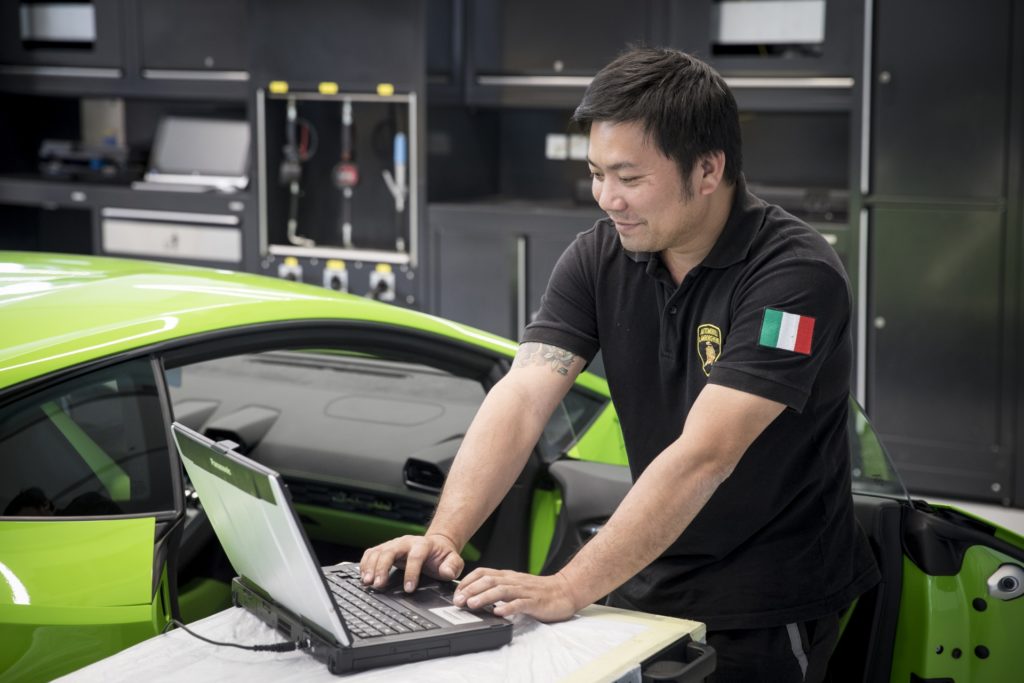 Largest Lamborghini Showroom Opens In Dubai - Interior - Service Dock - Technician