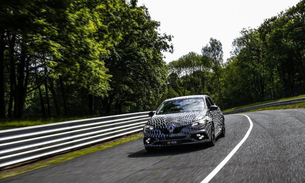 2018 Megane Renault Sport - Front Side View - Dynamic