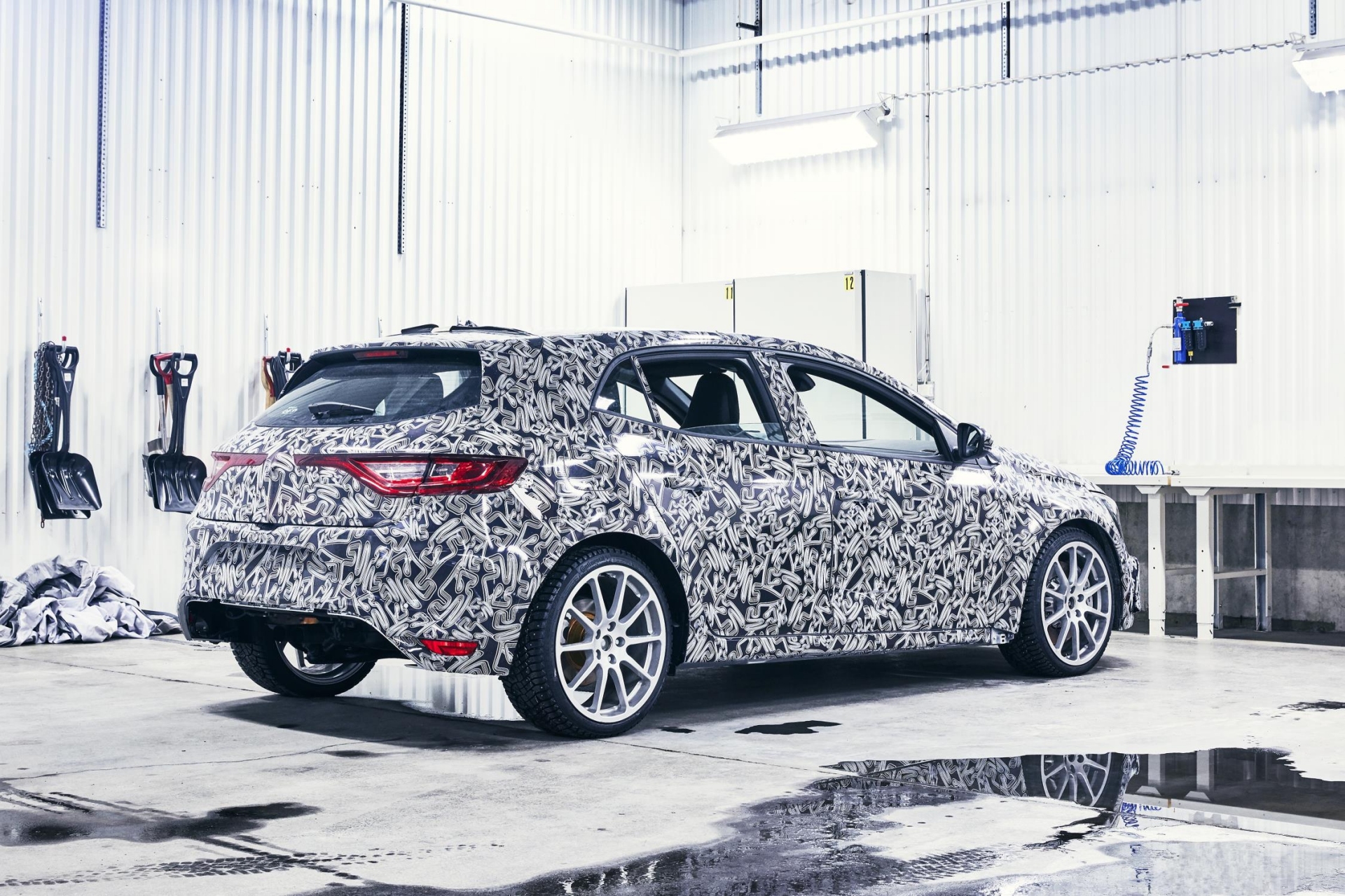2018 Megane Renault Sport - Rear Side View - Garage