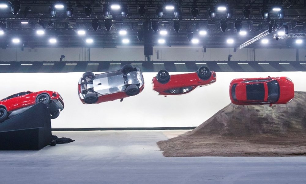 Jaguar E-PACE Sets Record For Furthest Barrel Roll in a Production Vehicle - Mid-flight Transition